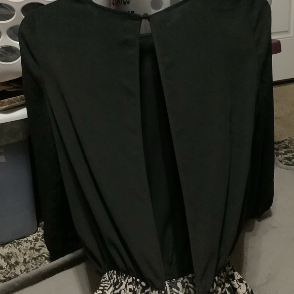 Alythea Long Sleeve Shorts Romper Open Back Cut Out Size Small 📦PD - Picture 4 of 9